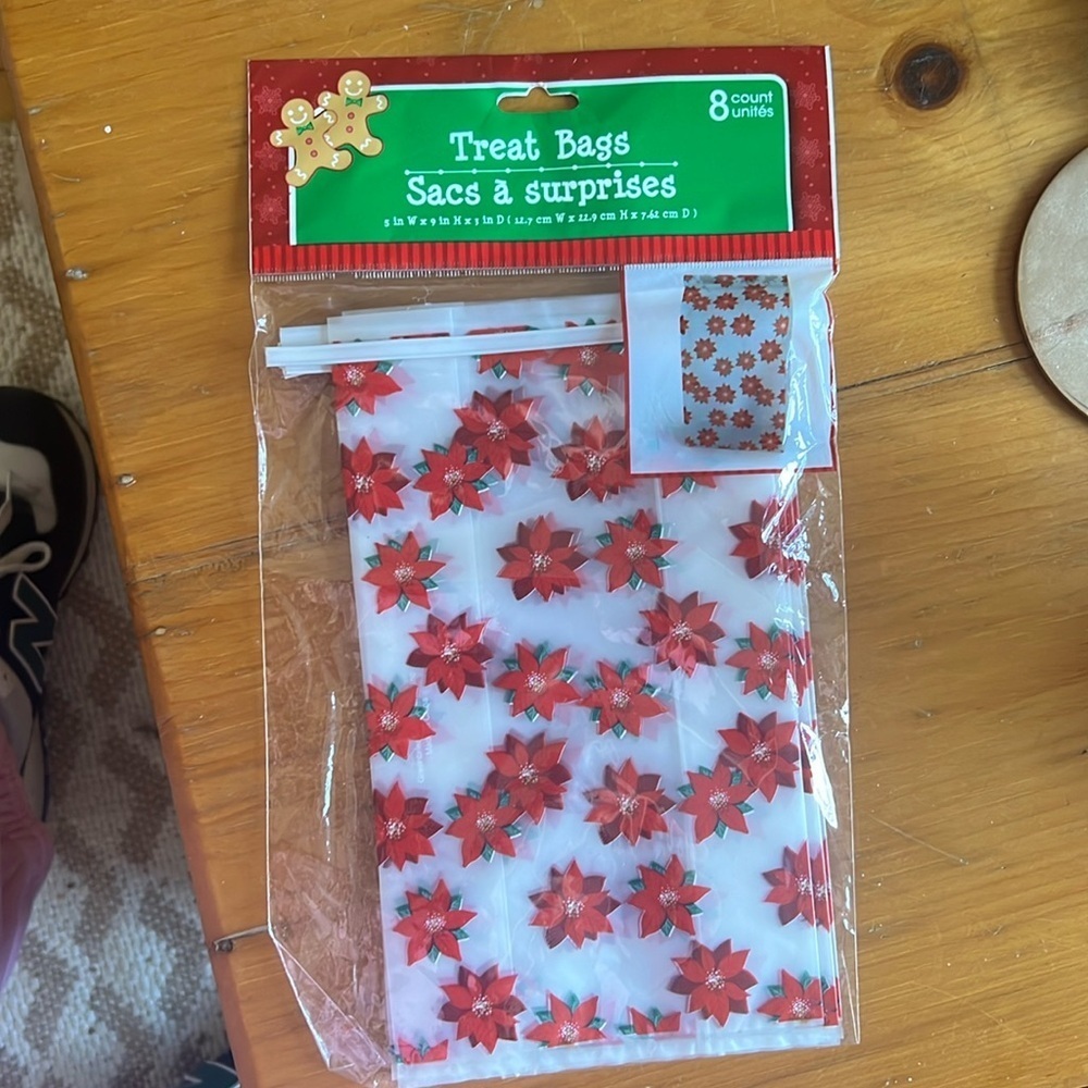 ***NWT*** treat bags‎ (set of 8)